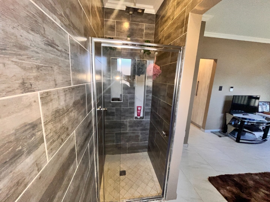 3 Bedroom Property for Sale in Wavecrest Eastern Cape